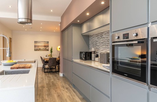 Stratford-upon-Avon Cottage | Percy House - sleeps 6 guests in 3 bedrooms