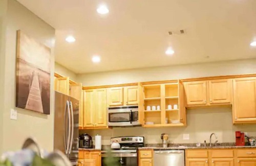 Kreole Apartment | Perfect 3BR 2BA/Center of Moss Point/Balcony