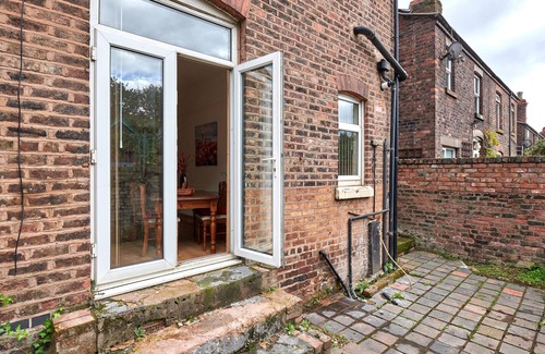 Liverpool House | Perfect Bargain Location for Exploring Liverpool & Chester, 4 Bed House, Sleep 9