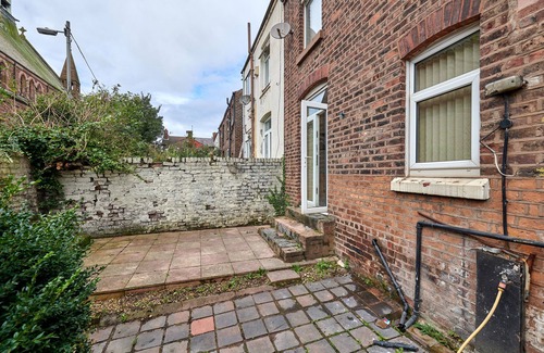 Liverpool House | Perfect Bargain Location for Exploring Liverpool & Chester, 4 Bed House, Sleep 9