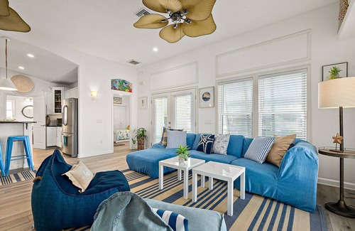 Marineland Acres House | Perfect Beach House (2min walk) with Heated Pool and Hot Tub! 4 bed/3 bath with