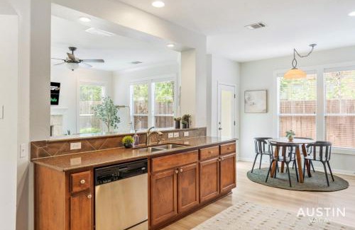 Clarksville House | Perfect Central Location w Free Prkg and Cozy Beds