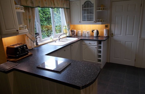 Bourton-on-the-Water Cottage | Perfect Cotswold Location within walking distance of Bourton on the Water