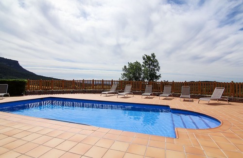 Casserres Villa | Perfect country home with excellent pool-view to Pyrenees