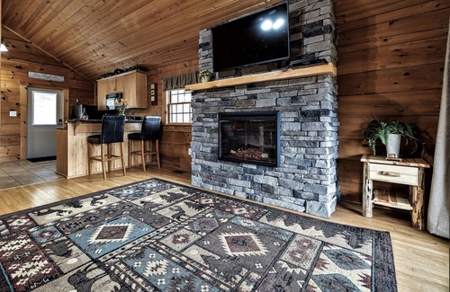 Stanley Cabin | PERFECT Couples LURAY Log Cabin #8 Hot Tub Stone Fireplace Mountain Views