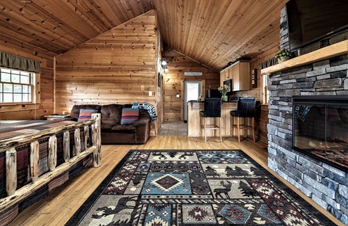 Stanley Cabin | PERFECT Couples LURAY Log Cabin #8 Hot Tub Stone Fireplace Mountain Views