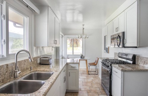 Ladera Heights House | Perfect Culver City 2BR w/W/D, nr Beach & Airport, by Blueground
