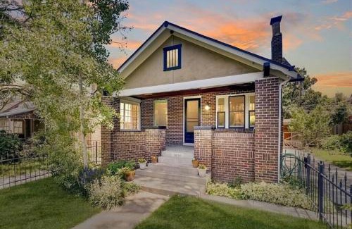 Hale House | Perfect Denver Stay, Spotless, Cozy Exceptionally Well Equipped Home in a Walkable Neighborhood