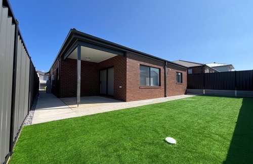 Kalkallo House | Perfect Family Home w Garage Near Parks & Donnybrook