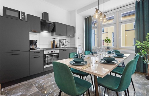 Sudostviertel Apartment | Perfect for 6 guests - Central - Parking - Netflix
