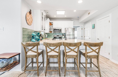 Port Aransas House | Perfect for big families! Pet Friendly! Ocean View & Boardwalk to Beach