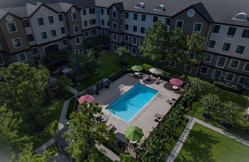 Energy Corridor Condo | Perfect for Business Travel! Free Shuttle, Daily Breakfast + 24h Business Center