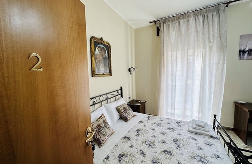 Gela Bed & Breakfast | Perfect for Couples:Cathedral View Suite with Air Conditioning and Private Bathroom