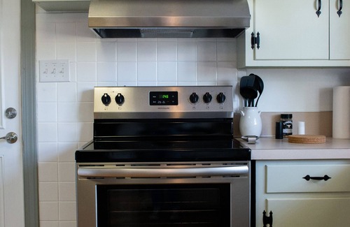 Conover House | Perfect for families or business, minutes to Newton and Hickory