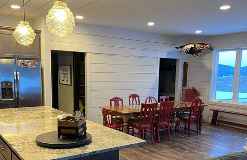 Caledonia Cabin | Perfect for groups of family and friends!