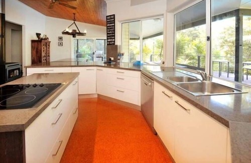 Sapphire Beach House | PERFECT FOR LARGE FAMILIES CLOSE TO BEACH AND SHOPS, ACREAGE & GAMES ROOMS