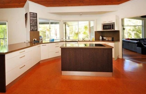 Sapphire Beach House | PERFECT FOR LARGE FAMILIES CLOSE TO BEACH AND SHOPS, ACREAGE & GAMES ROOMS