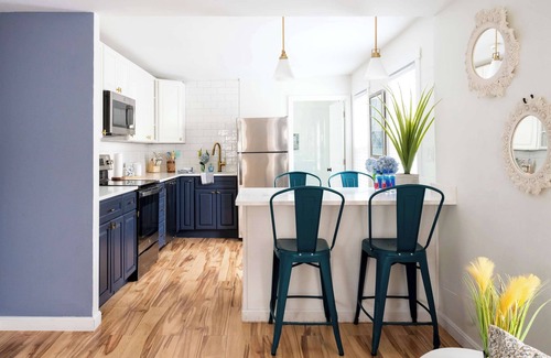 Yachting Village Apartment | Perfect for Large Groups, Downtown Newport 5 bed!