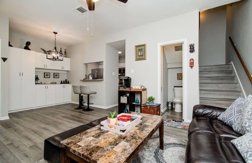 Astrodome Apartment | Perfect for Med Center Visitors! 1 bed/1.5 bath