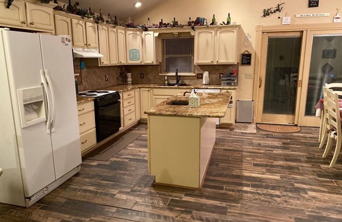 Dumas House | Perfect for winter or summer and plenty of room for a gathering!