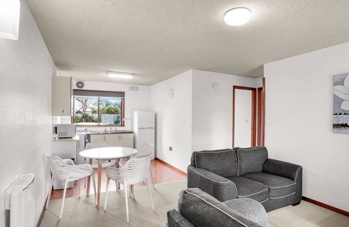 Port Fairy House | Perfect for your beach holiday, you are only a stone's throw to the Port Fairy East Beach