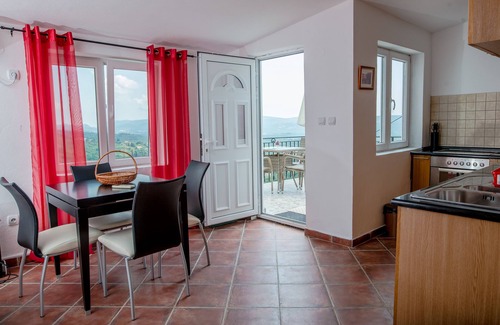 Mrcevac Apartment | Perfect for12 people, 2 km to sea, Sun Terraces, Sea View,Pool, 3 separate units