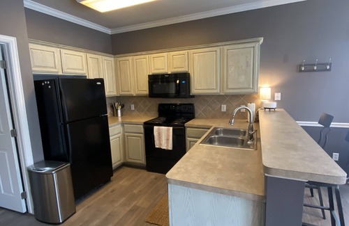 College Station House | Perfect Get-Away townhome across from Central Park