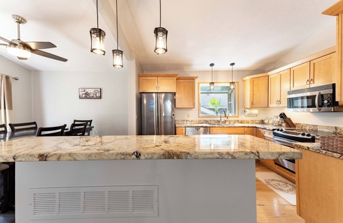 Ballwin House | Perfect Getaway 3BR/3BA Entire Home with Free Parking