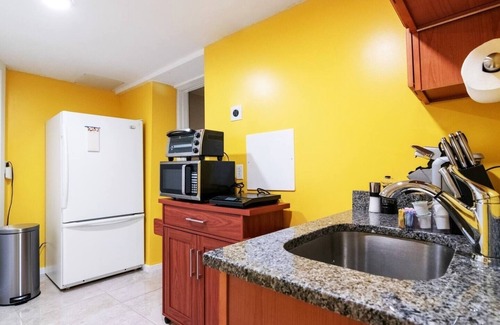 Newton Center House | Perfect Getaway in Historic NewtonHighland (CDC Safe)