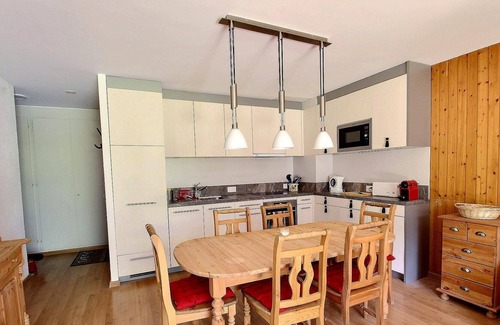 Champery Apartment | Perfect in summer with his sunny terrace with furniture and beautiful view on the Dents du Midi, 2 b