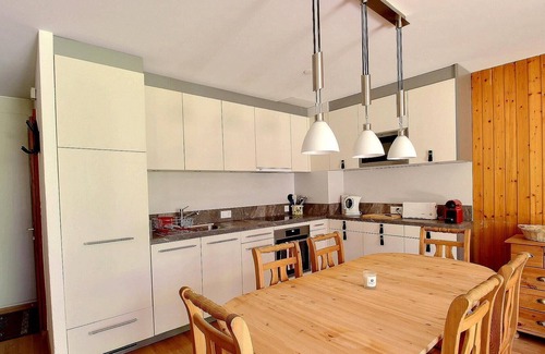 Champery Apartment | Perfect in summer with his sunny terrace with furniture and beautiful view on the Dents du Midi, 2 b