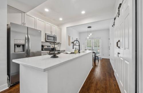 Reynoldstown House | Perfect In-Town location! KINGbed, BBQ and Parking