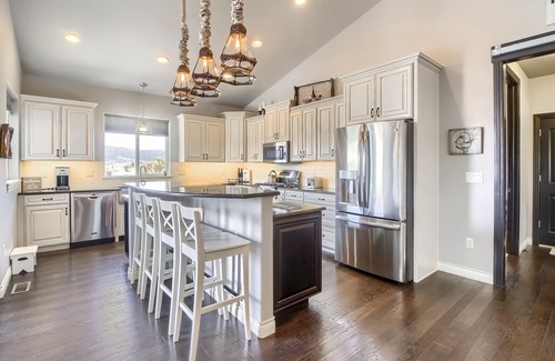 Monument House | Perfect Lake and Mountain Views! Last minute special pricing for September!