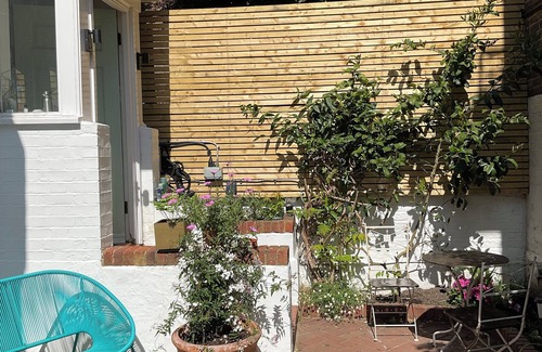 Redcliffe Cottage | Perfect little house in Chelsea