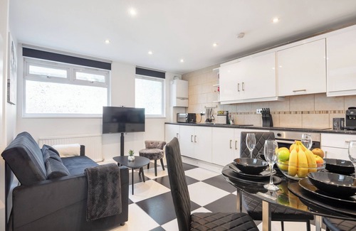 Cathedrals Apartment | Perfect Location 2bed 2bath APT Central London