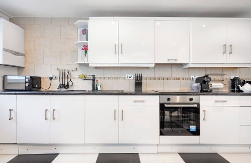 Cathedrals Apartment | Perfect Location 2bed 2bath APT Central London