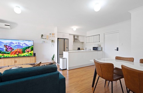 Beckenham Apartment | Perfect Location 2BR 1bth - Beckenham