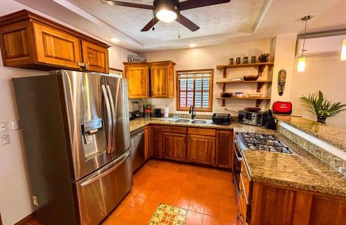 Dominical House | Perfect Location! Beach & Market 100m Away