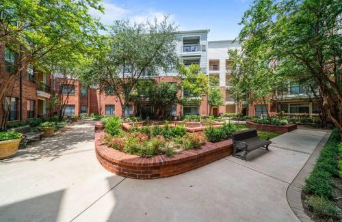 Brookhollow Apartment | Perfect Location/Resort Style Pool/Fast Wi-Fi