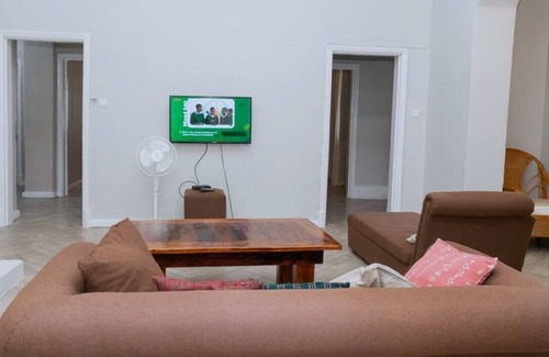 Zomba House | Perfect location to give you stunning views and a 5 minute walk to town. .