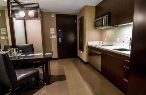 Las Vegas Strip Apartment | Perfect! Lux 1BR Suite at Vdara-15