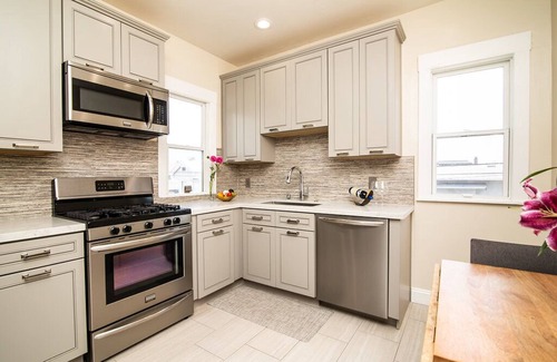 Alameda Apartment | Perfect Place in Alameda- Entire Upper Unit