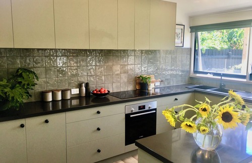 Somers House | Perfect position in Somers - 150m to beach and 3 minutes walk from cafe