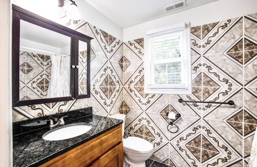 Silver Spring House | Perfect Private Silver Spring Retreat by Downtown!