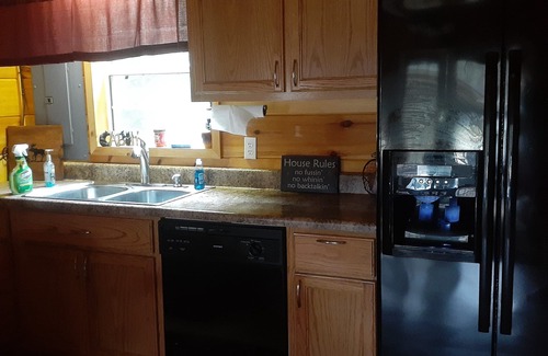 Westpoint Cabin | Perfect Privately Located Honeymoon Cabin on the Creek with Jacuzzi