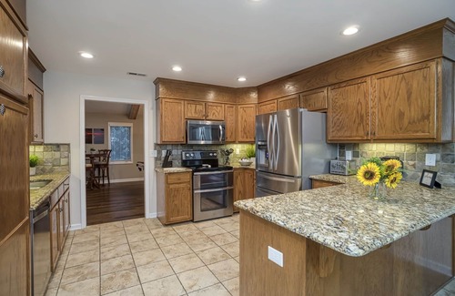 Westport House | Perfect Retreat for Large Families, Sleeps 14 - Lake Norman Paradise