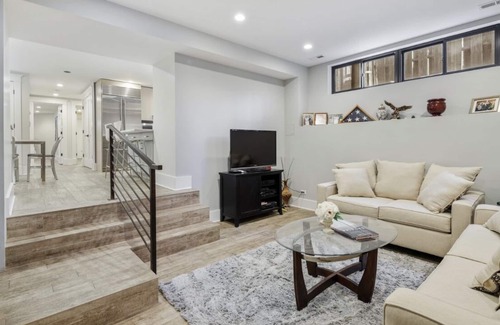 North Center Apartment | Perfect weekend getaway 2BR 2BA Apartment near Wrigley Field