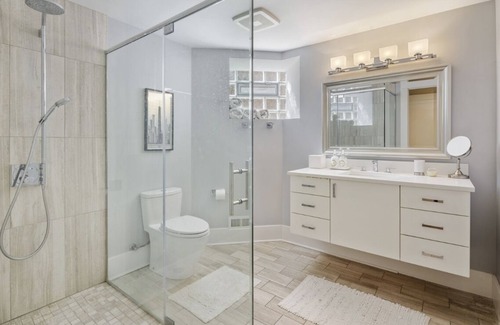 North Center Apartment | Perfect weekend getaway 2BR 2BA Apartment near Wrigley Field