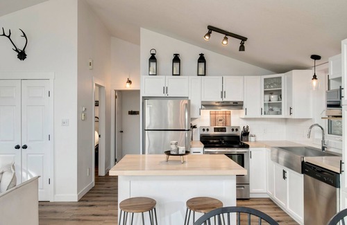 East Kootenay House | Perfect Year Round Vacation Destination. With lake access and hot tub
