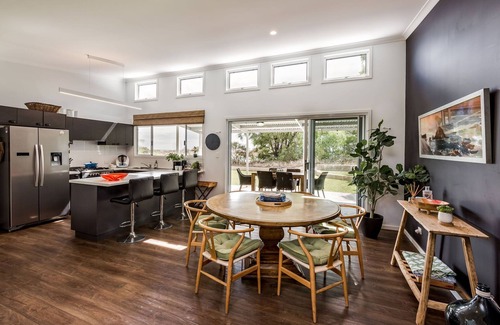 Broadwater House | PERFECTLY STYLED BEACH HOUSE WITH NEWLY RENOVATED BALCONY